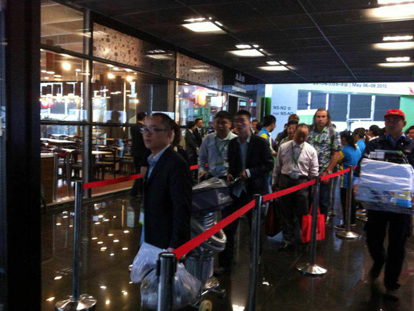 涌動(dòng)的人群