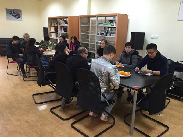 復(fù)旦大學(xué)國際文化交流學(xué)院留學(xué)生參觀依斯倍