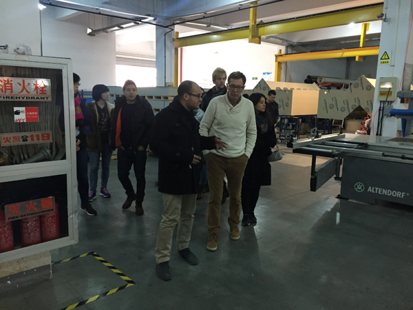 復(fù)旦大學(xué)國際文化交流學(xué)院留學(xué)生參觀依斯倍