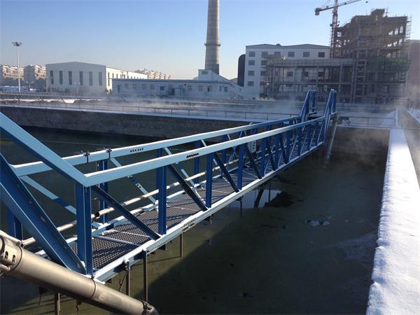 如何在冬季預(yù)防刮泥機打滑