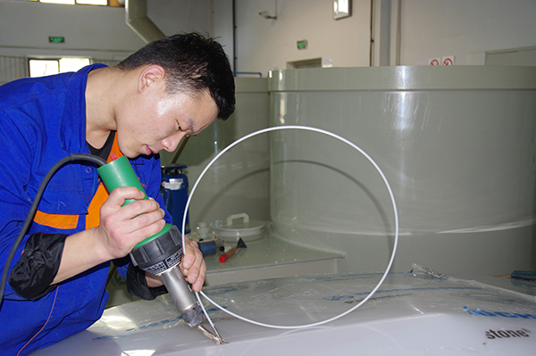 淺談環(huán)保公司生產(chǎn)車間中塑料焊接的方法及優(yōu)點(diǎn)與不足