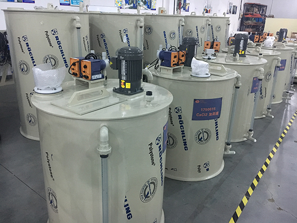 衛(wèi)美恒客戶(hù)來(lái)到依斯倍環(huán)保車(chē)間現(xiàn)場(chǎng)勘察項(xiàng)目生產(chǎn)進(jìn)度