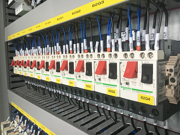 為什么中國(guó)用電電壓標(biāo)準(zhǔn)是220V