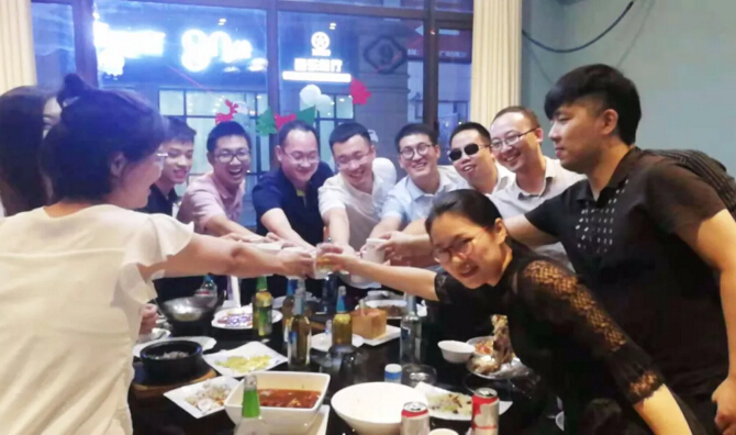 依斯倍環(huán)保聚餐活動(dòng)歡聲笑語(yǔ)，還有紅包拿哦