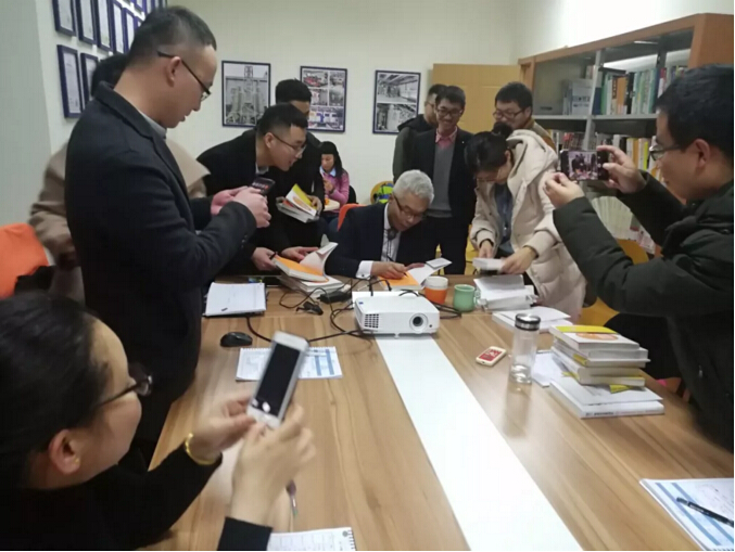 知名創(chuàng)業(yè)型實(shí)戰(zhàn)派講師張子凡來依斯倍環(huán)保講授課程