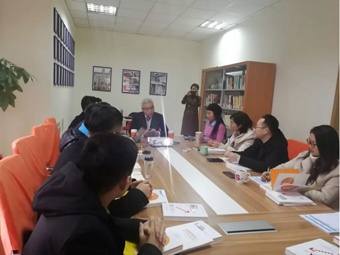 知名創(chuàng)業(yè)型實(shí)戰(zhàn)派講師張子凡來依斯倍環(huán)保講授課程