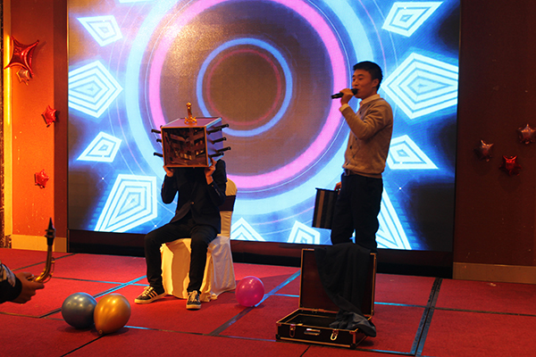 環(huán)保年會(huì)魔術(shù)表演