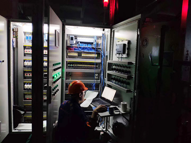 五一加班加點(diǎn)奮斗在一線