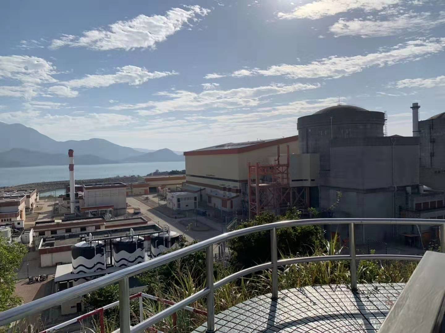 依斯倍環(huán)保常英董事長一行前往中廣核大亞灣核電站參觀學習