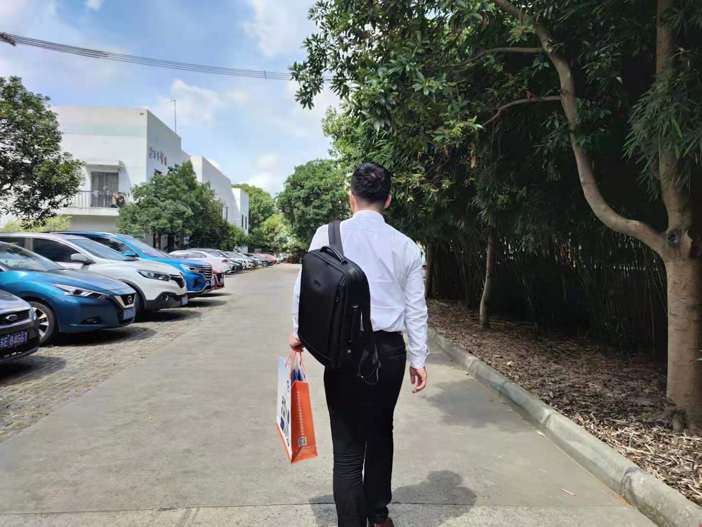 高溫下的環(huán)保人，天氣很熱，你們卻很美!