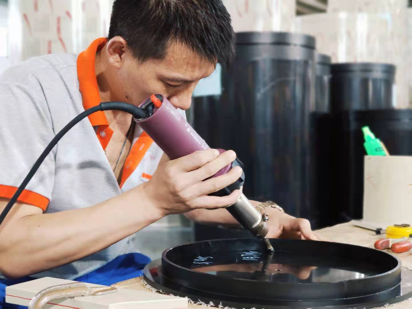 高溫下的環(huán)保人，天氣很熱，你們卻很美!