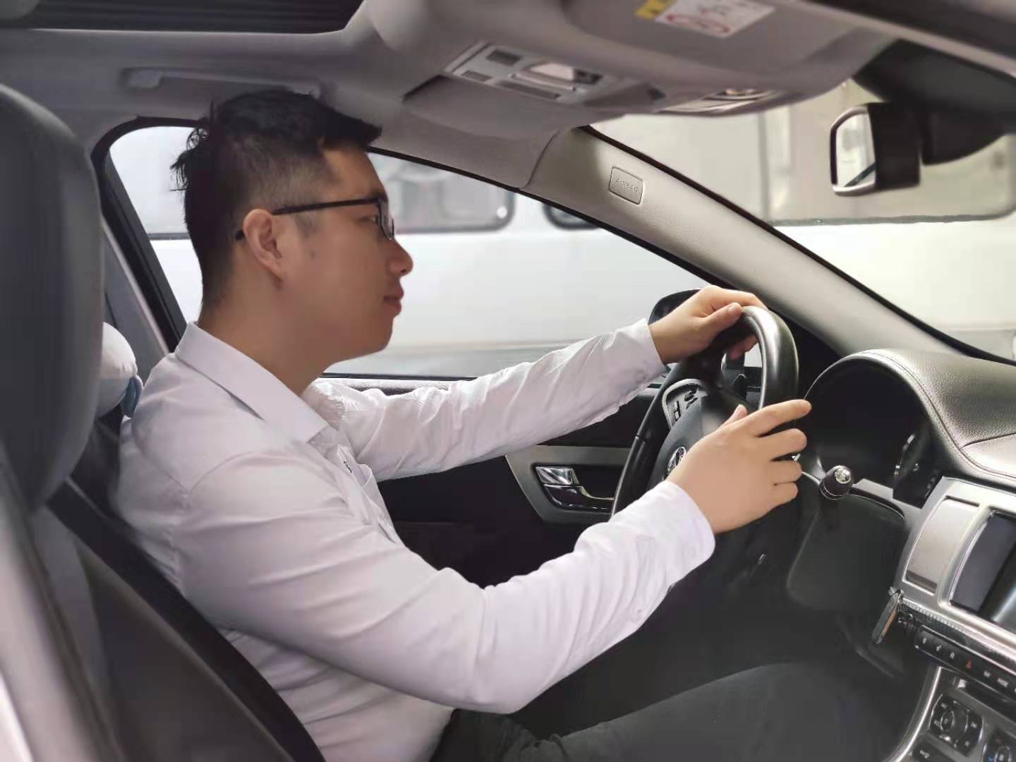 高溫下的環(huán)保人，天氣很熱，你們卻很美!