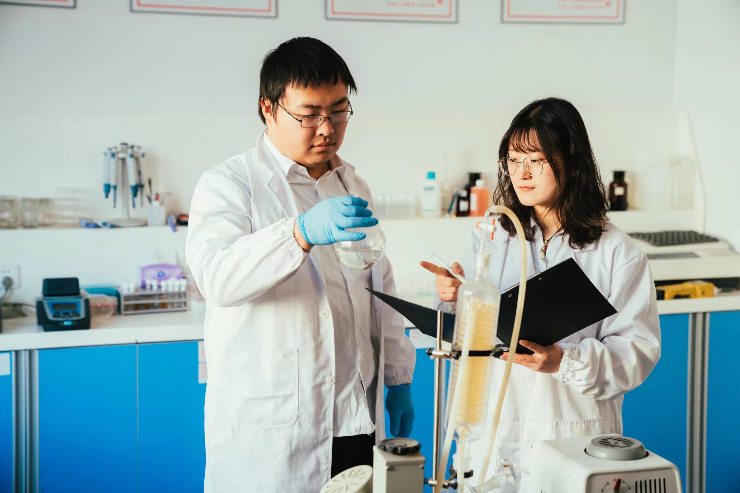 高溫下的環(huán)保人，天氣很熱，你們卻很美!