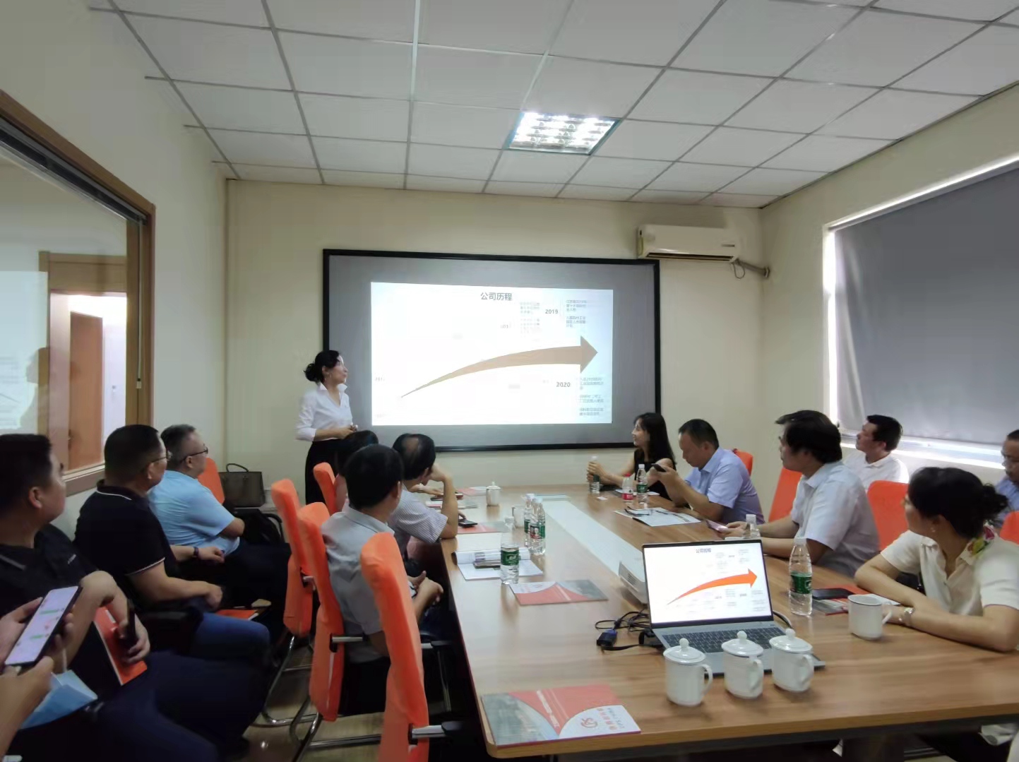 蘇州企業(yè)發(fā)展研究會一行蒞臨依斯倍參觀指導