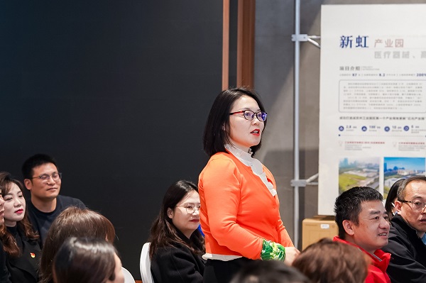 依斯倍環(huán)保黨支部書記高云芬出席“誠心向黨 與信同行”進(jìn)企業(yè)City Run活動，與其他企業(yè)等進(jìn)行深入的交流與合作探討