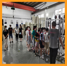 帶城小學(xué)少先隊員們參觀依斯倍生產(chǎn)車間