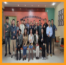 預見創(chuàng)研企業(yè)家學員們走進依斯倍互訪游學