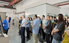 石家莊市科技局領導考察依斯倍參觀制造車間